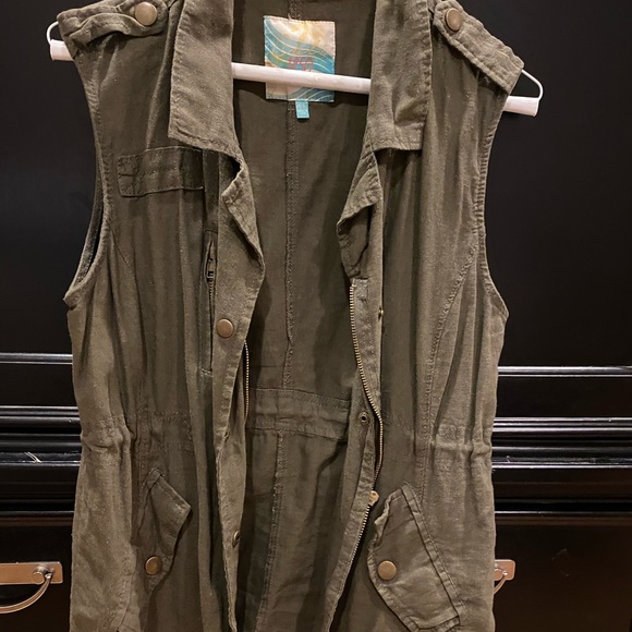 Jackets & Blazers - Cute army green Cargo vest top